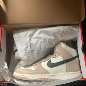 Nike Dunk Hightop (Fossil Stone)